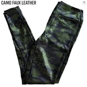 Lularoe Luxe leggings camo green metallic pats pull on size large camouflage